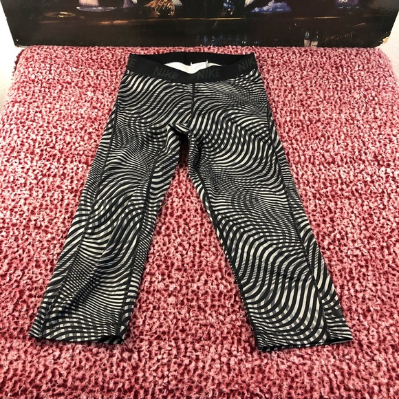 Women’s Nike Dri-Fit Capri Leggings - Picture 1 of 7